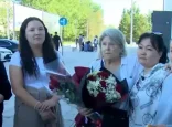 Америкалықтар 20 жыл бұрын асырап алған бес қазақ қызы елге оралды