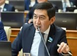 Ринат Зайыт алғаш рет Мәжілісте орысша сауал жолдады