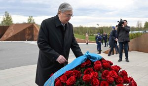 Қасым-Жомарт Тоқаев Ржевтегі совет солдатына арналған мемориалға барды