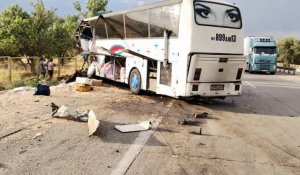 Алматы-Ташкент тасжолында автобус жол апатына ұшырап, екі адам қаза тапты