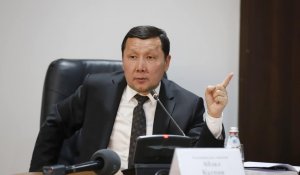 2024 жылдан бастап заңдар алдымен қазақ тілінде жазылады – депутат
