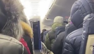 «Бортты дайындамаған»: Астанада ұшақ -30 градустық аязда қатып қалды