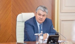 «Ресей ауылдарын асырап отырмыз»: ШҚО әкімі отырысқа томат пастасын алып келді