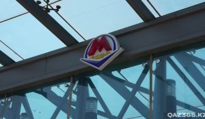 Желіде Алматы метросындағы жігіттің рельске құлаған сәті бейнеленген видео тарады