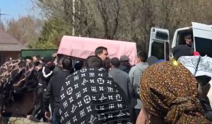 Автобустан қорқып жүк көлігінің астына түсті: Қаза болған 7 жасар Айзеренің туыстары автобус жүргізушісін жазалауды сұрайды