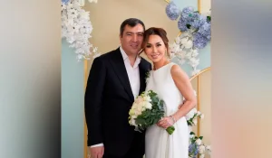 Динара Сәтжан күйеуін көрсетіп, өз тегінен бас тартты