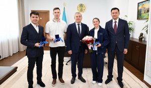 Алматыда Олимпиада жүлдегерлері жаңа пәтердің кілтін алды