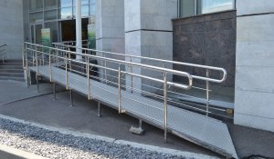 30 млн бөлінген: Жетісу облысында пандус салмаған мекемелер 390 мың айыппұл арқалады