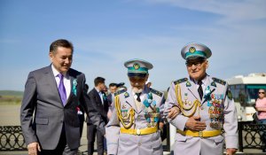 Құрмет және алғыс: Өскеменде Жеңіс Парадына қатысушыларды салтанатты түрде қарсы алды