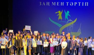 «Заң және тәртіп»: Астанада оқушыларға құқықтық білім сахна қойылымы арқылы түсіндірілді