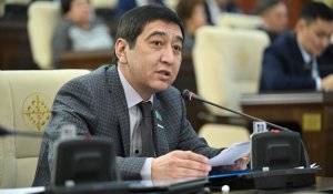 “Бодандықтың айдары деп есептеймін”: депутат Ринат Зайытов «ов» тегінен неге бас тартқанын айтты