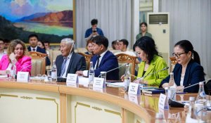 «Отбасы – ұлт болашағы»: Өскеменде отбасы құндылықтары мен еңбек мәдениеті талқыланды