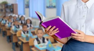 Министрдің уәдесі қайда? Сынып жетекшілердің үстемеақысы неге өспей жатқаны белгілі болды