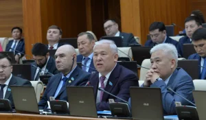 «Депутаттар оқушыны сылтау етіп НЗМ-ға шабуыл жасап жатыр ма»: Мұрат Әбенов жауап берді