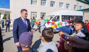 ШҚО әкімі Зайсандағы бұқаралық спортты дамыту клубына шағын автобус сыйлады