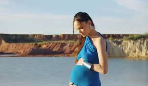 Қайрат Нұртастан бөлек тұратын Жұлдыз Әбдукәрімова бесінші баласына аяғы ауыр екенін көрсетті