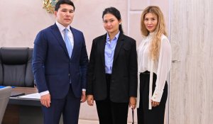 «Орыс және ағылшын тілдерінде еркін сөйлейді». Бибісара Асаубаеваның анасы қызын жақтап шықты