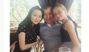 «Кешірмеймін, бірақ жақсы көремін»: Айсәуле Бақытбек әкесі туралы ойын айтты