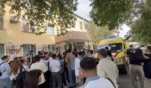 Сот үкімі шыққанын естіген соң Дидар Қалиахметтің анасын жедел жәрдем алып кетті