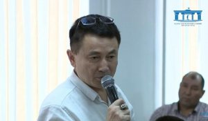 Шерзат сотынан кейін Абзал Шынасыл әйнекті сындырып, адвокатқа қарай ұмтылған