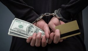 "Жемқорларға рақымшылық жасала ма?": Қазақстан түрмелерінде 624 жемқор отыр