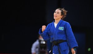 Тарихи медаль! Абиба Әбужақынова әлем чемпионатының финалында күресті