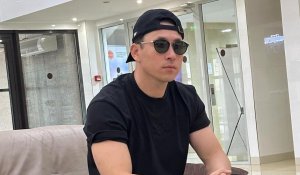 Әйеліне қол көтерді деген «Меломен» тобының әншісі басқа бойжеткенмен көзге түсті