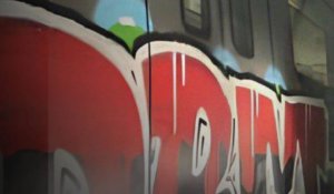 Астанада LRT вагондарына сурет салып кеткен