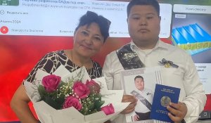 «Кітап сөремдегі бос орын»: қазақ тілінде үнсіз жылаған ерекше бала