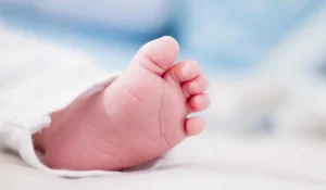Пойызда босанып нәрестесін дәретханаға ағызып жіберген әйелге қатысты сот шешімі шықты