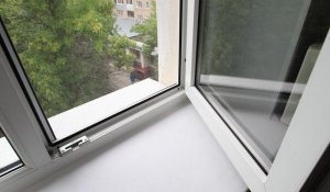 Павлодарда әйел бесінші қабаттан екі баласын лақтырып, өзі де секіріп кеткен