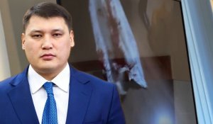 Қанға боялған жейде, мылтықтың оғы: Берденовтің сотында айғақ-заттар көрсетілді
