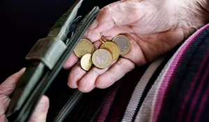 Қазақстаннан 100 мың адам заңсыз зейнетақы алып отырған - министр