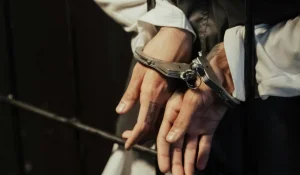 Таразда 22 жастағы бала 41 жастағы өзінің анасын зорлаған