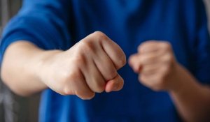 Оқушылар төбелесі: Шу ауданында 15 жастағы жасөспірім қайтыс болды