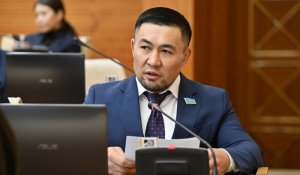 «Анасын сыйламайтындар»: Ардақ Назаров желіде өзін сынағандарға жауап берді