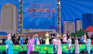Алматы Қала күнін атап өтуде: әкімнің құттықтауы мен мерекелік іс-шаралар
