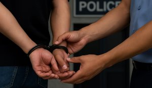 Алматыда 18 жастағы қызды зорлады деген күдікпен такси жүргізушісі ұсталды