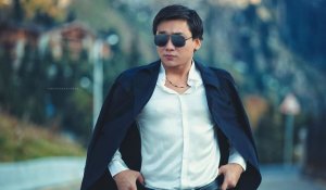 Қайрат Нұртас тыңдарманын құпия қонақпен қызықтырды