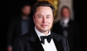 Илон Маск әлемдегі алғашқы жарты триллион доллар иесі атанды