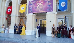 Түркістанда Райымбек Сейтметов театрына жаңа автобус табысталды