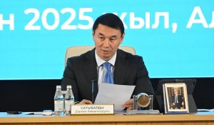 «Бір нысанды бітірмей жатып, жаңасына кіріседі»: Алматы әкімі мерзімді кешіктіргені үшін мердігерлерді сынға алды