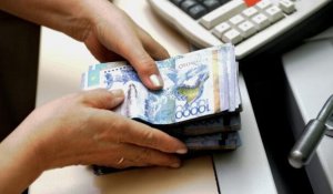 Сот несиеге белшесінен батқан мұғалімге көмектесті