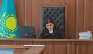 «Өлгің келе ме?». Прокурор Яна мен күдіктінің хабарламаларын оқыды