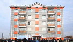 Жетісуда дәрігерлер мен мұғалімдерге арналған көппәтерлі тұрғын үй пайдалануға берілді