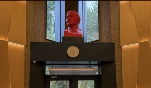 Qazaq Stroy кеңсесінде Ленин бюсті орнатылған