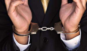 Шымкентте әкімдік қызметкерінен ақша бопсалады деген күдікпен блогер-журналист ұсталды