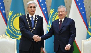 Тоқаевқа Өзбекстанның ең жоғары мемлекеттік наградасы табысталды