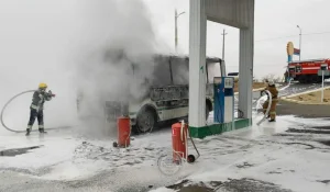 Атыраудағы жанармай құю стансасында автобус өртенді