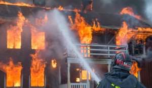 Алғабастағы өрт: аман қалған үш адам жансақтау бөлімінде жатыр